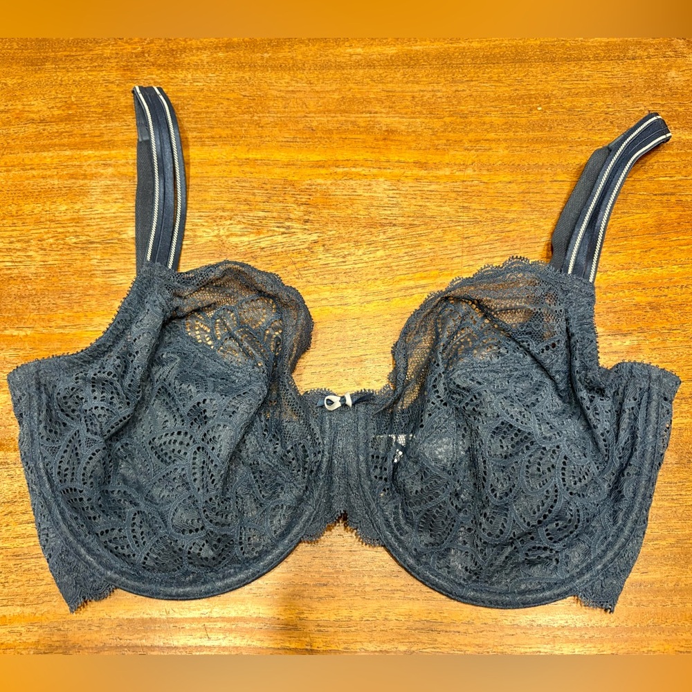 Chantelle blue lace unlined underwire bra- full coverage
